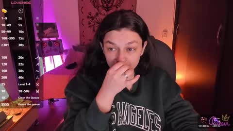 Snapshot of _peach__ chatting on 02/19/26, 02:51 violeta ig online show from 02/19/26, 02:51