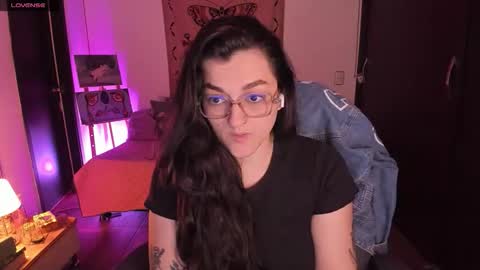 Snapshot of _peach__ chatting on 02/23/26, 03:59 violeta ig online show from 02/23/26, 03:59