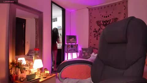 Snapshot of _peach__ chatting on 02/26/26, 04:11 violeta ig online show from 02/26/26, 04:11