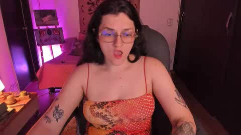 Snapshot of _peach__ chatting on 02/28/26, 04:35 violeta ig online show from 02/28/26, 04:35