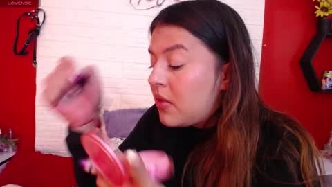 Laura online show from 12/17/25, 05:30