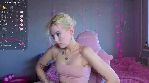 Snapshot of _pretty_ladies_ chatting on 06/07/26, 11:25 Ellie and Nika online show from 06/07/26, 11:25