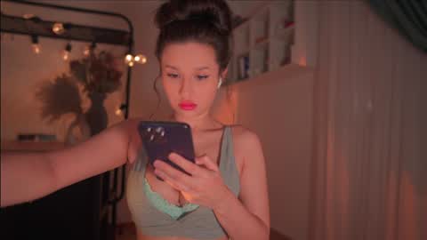 Eva online show from 03/11/25, 11:12