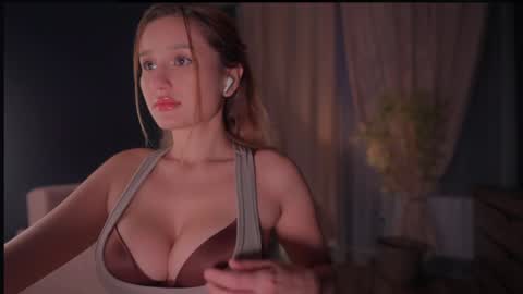 Eva online show from 11/18/25, 03:56