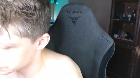 Snapshot of _purrari chatting on 03/11/25, 02:32 Vampire online show from 03/11/25, 02:32