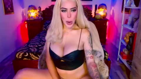 Hi my name is selinaim glad to meet everyone here  online show from 07/07/26, 06:47