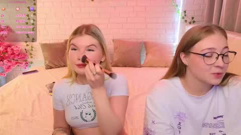 Merlizz Eva Jane Mila Nicole  left to right  online show from 10/12/25, 08:19