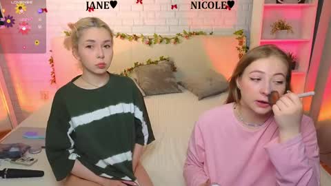 Snapshot of _ramune_ chatting on 04/25/26, 08:06 Merlizz Eva Jane Mila Nicole left to right online show from 04/25/26, 08:06