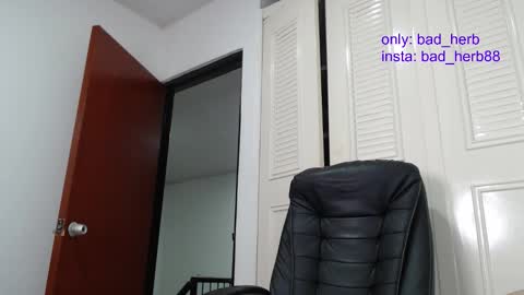 Snapshot of _real_bad_herb chatting on 09/28/25, 01:22 Alejandra online show from 09/28/25, 01:22