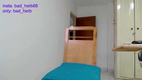 Snapshot of _real_bad_herb chatting on 11/17/25, 11:10 Alejandra online show from 11/17/25, 11:10