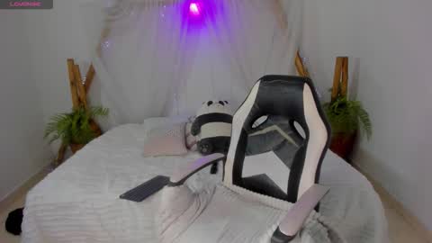 Snapshot of _redmoon chatting on 12/22/25, 07:00 Moon online show from 12/22/25, 07:00