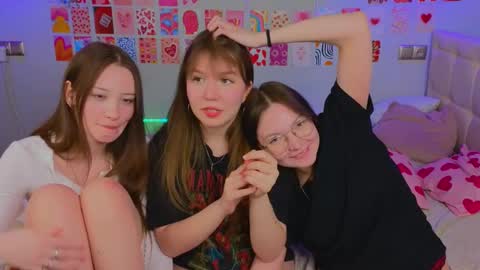 Snapshot of _reverse_gang_ chatting on 02/21/25, 09:32 LISSAPVT IS OPEN online show from 02/21/25, 09:32