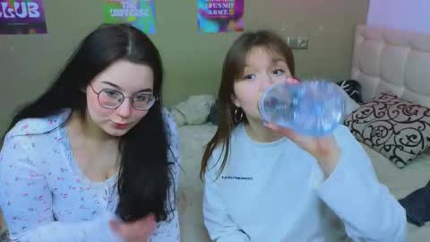 Snapshot of _reverse_gang_ chatting on 03/03/25, 02:48 LISSAPVT IS OPEN online show from 03/03/25, 02:48
