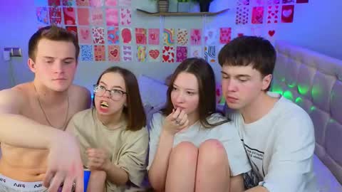 Snapshot of _reverse_gang_ chatting on 03/04/25, 09:22 LISSAPVT IS OPEN online show from 03/04/25, 09:22