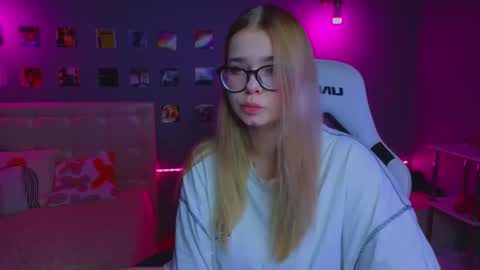 Snapshot of _reverse_gang_ chatting on 03/11/25, 12:54 LISSAPVT IS OPEN online show from 03/11/25, 12:54
