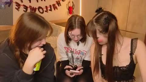 LISSAPVT IS OPEN online show from 10/31/25, 07:26