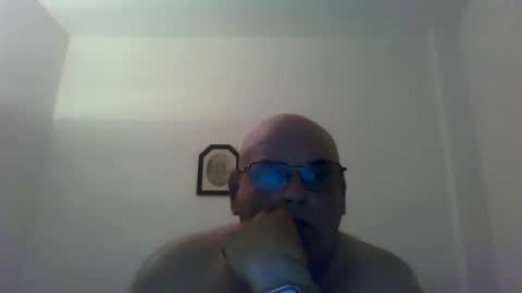 Snapshot of _reyi chatting on 05/16/26, 11:31 REY online show from 05/16/26, 11:31