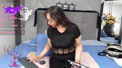 Snapshot of _samaanta_ chatting on 10/17/25, 02:30 Samanta online show from 10/17/25, 02:30