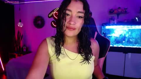 Snapshot of _santalove_ chatting on 12/17/24, 06:31 SantaLove online show from 12/17/24, 06:31