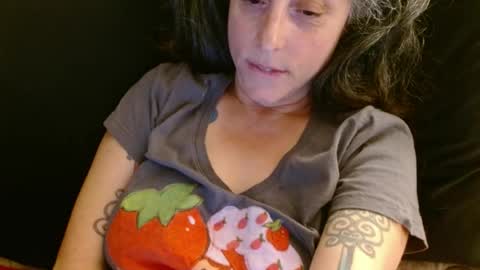 Snapshot of _sara_lynn_ chatting on 06/25/26, 01:38 Sara Lynn online show from 06/25/26, 01:38