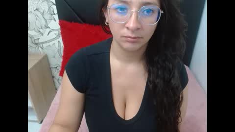 _saraximena_ online show from 04/23/26, 06:58