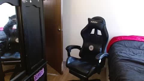 Snapshot of _schnnneider_ chatting on 10/08/25, 08:17 SCHNEIDER online show from 10/08/25, 08:17