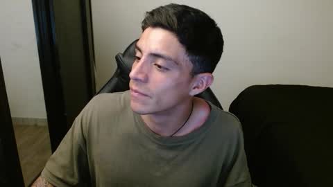 Snapshot of _schnnneider_ chatting on 10/26/25, 01:44 SCHNEIDER online show from 10/26/25, 01:44