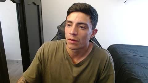 Snapshot of _schnnneider_ chatting on 10/26/25, 04:46 SCHNEIDER online show from 10/26/25, 04:46