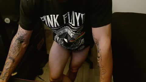 Snapshot of _schnnneider_ chatting on 10/28/25, 12:03 SCHNEIDER online show from 10/28/25, 12:03