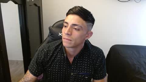 Snapshot of _schnnneider_ chatting on 10/30/25, 04:41 SCHNEIDER online show from 10/30/25, 04:41