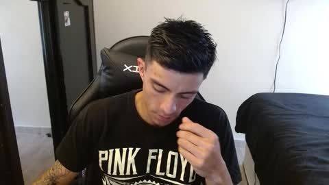 Snapshot of _schnnneider_ chatting on 11/04/25, 06:51 SCHNEIDER online show from 11/04/25, 06:51