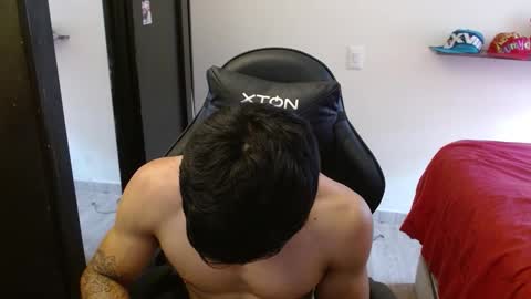 Snapshot of _schnnneider_ chatting on 11/13/25, 03:33 SCHNEIDER online show from 11/13/25, 03:33