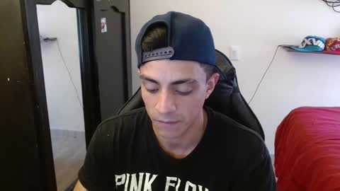 Snapshot of _schnnneider_ chatting on 11/14/25, 03:33 SCHNEIDER online show from 11/14/25, 03:33