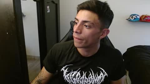 Snapshot of _schnnneider_ chatting on 12/15/25, 10:03 SCHNEIDER online show from 12/15/25, 10:03