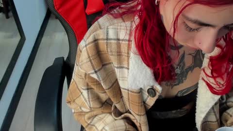 Snapshot of _selene_red chatting on 01/12/25, 04:40 Selene online show from 01/12/25, 04:40