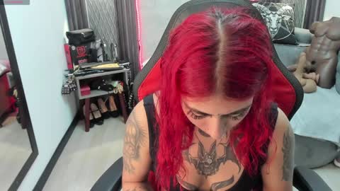Snapshot of _selene_red chatting on 02/05/25, 01:33 Selene online show from 02/05/25, 01:33