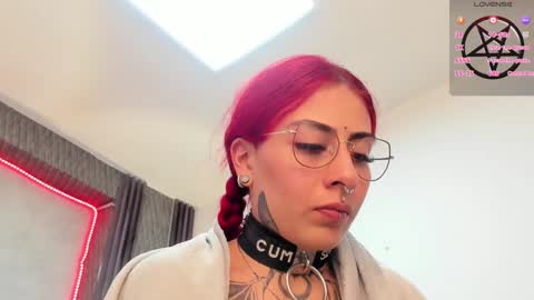 Snapshot of _selene_red chatting on 02/07/25, 09:04 Selene online show from 02/07/25, 09:04