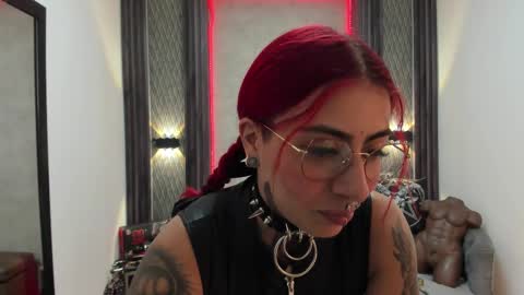 Snapshot of _selene_red chatting on 02/12/25, 04:55 Selene online show from 02/12/25, 04:55