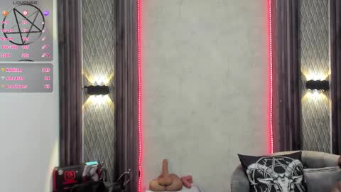 Snapshot of _selene_red chatting on 02/15/25, 10:42 Selene online show from 02/15/25, 10:42