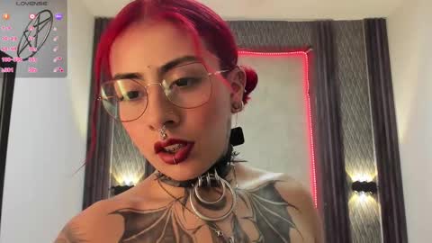 Snapshot of _selene_red chatting on 02/17/25, 06:48 Selene online show from 02/17/25, 06:48