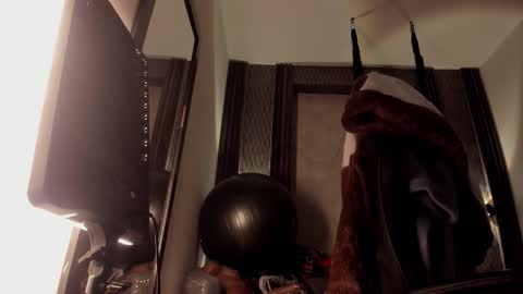 Snapshot of _selene_red chatting on 10/10/25, 04:06 Selene online show from 10/10/25, 04:06