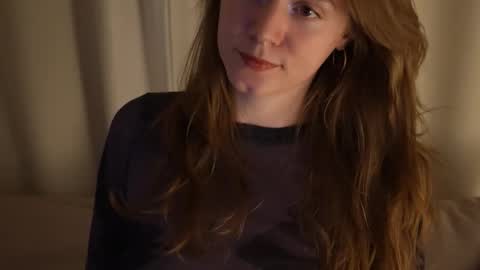 Snapshot of _sensualia_ chatting on 11/29/25, 10:13 Lia online show from 11/29/25, 10:13