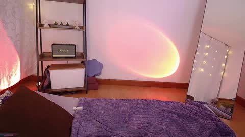 Laura online show from 01/15/25, 07:05