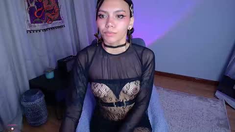 Snapshot of _sensualkitten_ chatting on 01/16/26, 01:37 Laura online show from 01/16/26, 01:37
