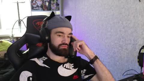 Snapshot of _serious_man chatting on 11/02/25, 10:28 Ask me online show from 11/02/25, 10:28