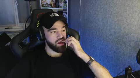 Snapshot of _serious_man chatting on 11/19/25, 02:11 Ask me online show from 11/19/25, 02:11