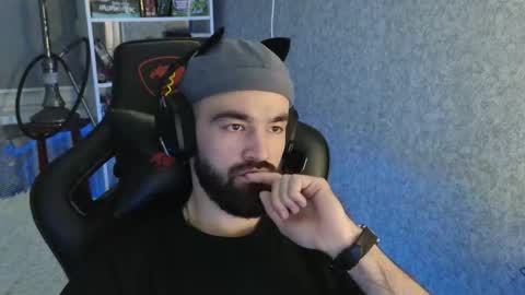 Snapshot of _serious_man chatting on 11/25/25, 05:07 Ask me online show from 11/25/25, 05:07