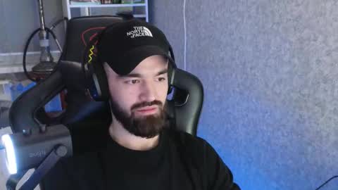 Snapshot of _serious_man chatting on 11/25/25, 05:13 Ask me online show from 11/25/25, 05:13