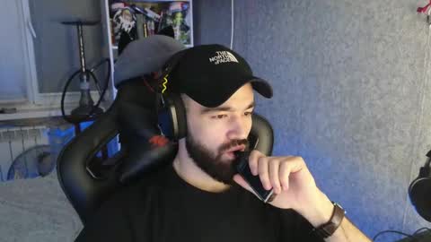 Snapshot of _serious_man chatting on 11/28/25, 07:49 Ask me online show from 11/28/25, 07:49