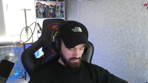 Snapshot of _serious_man chatting on 12/02/25, 09:25 Ask me online show from 12/02/25, 09:25